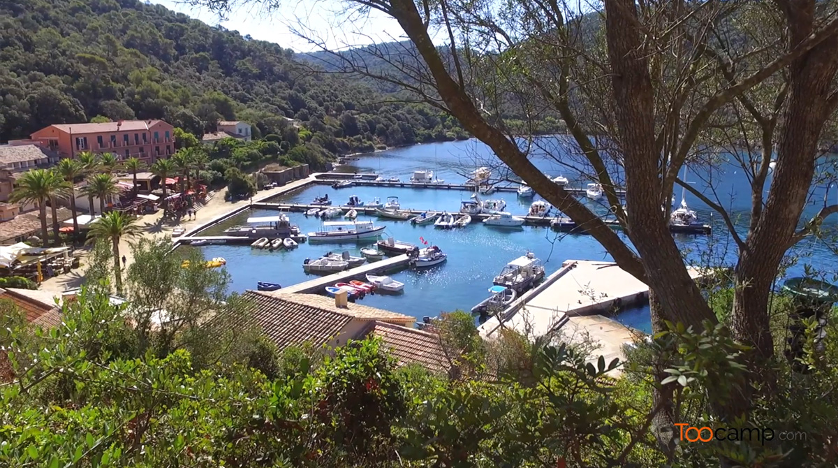 Het dorp op het eiland Port-Cros op video  -  visuel 1/1 Het dorp op het eiland Port-Cros op video  -  visuel 1/1