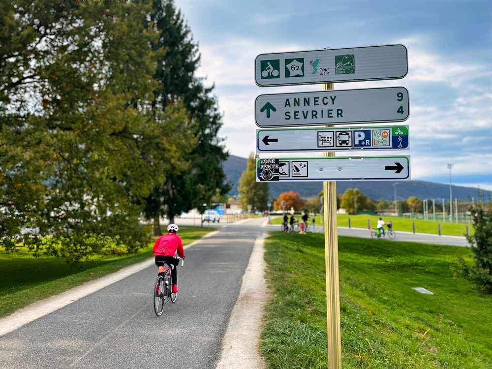 Wat dacht je van een bezoek aan de Haute-Savoie op de fiets 🚴 over vlakke wegen?  -  visuel 1/2 Wat dacht je van een bezoek aan de Haute-Savoie op de fiets 🚴 over vlakke wegen?  -  visuel 1/2