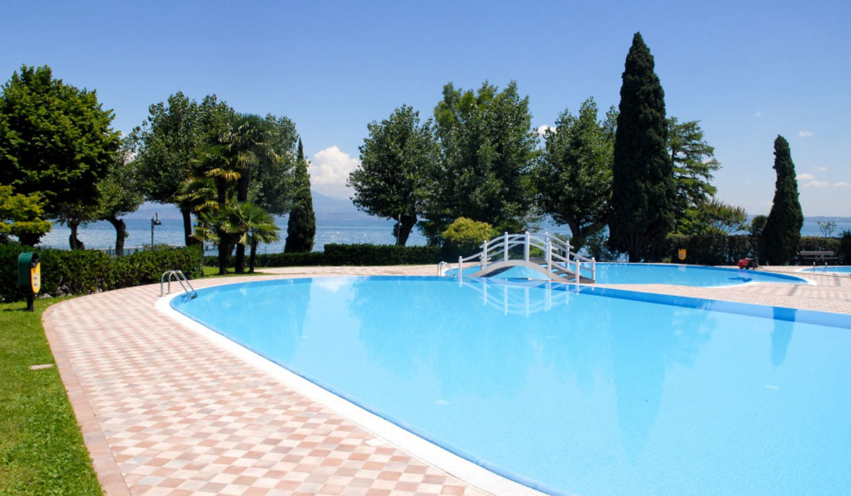 Sirmione Lombardije - Sirmione visuel 1/3 Sirmione Lombardije - Sirmione visuel 1/3