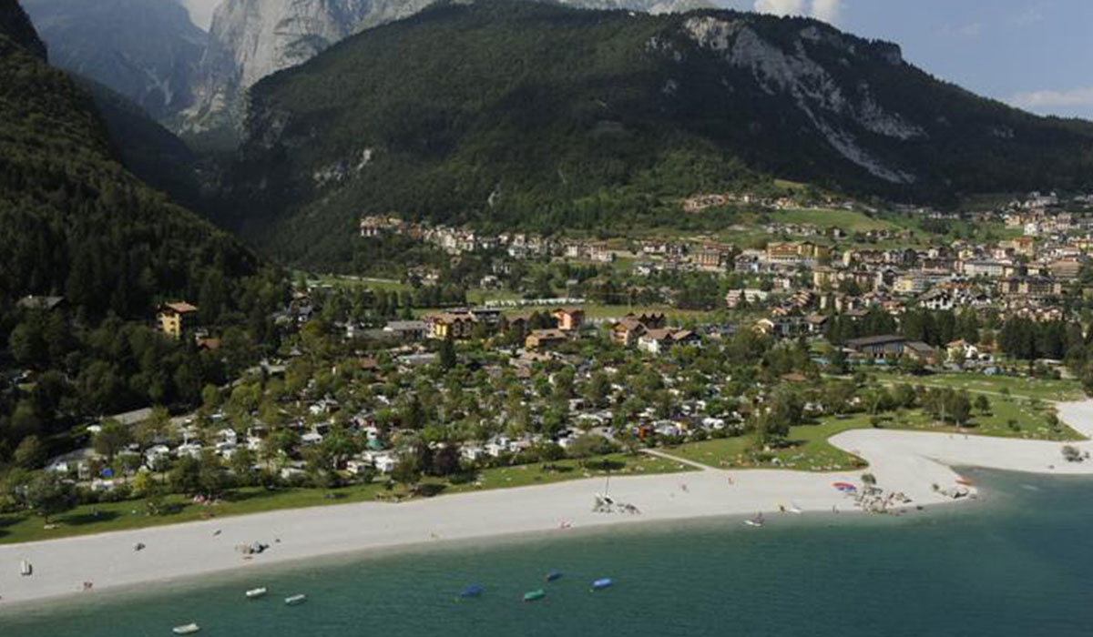 Spiaggia Lago di Molveno Trento-al-adige - Molveno visuel 1/2 Spiaggia Lago di Molveno Trento-al-adige - Molveno visuel 1/2
