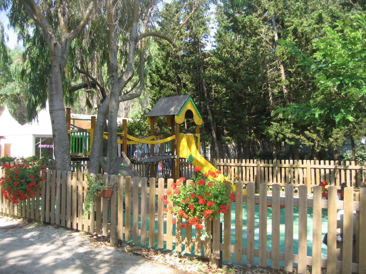 Camping Bernard Provence-Alpes-Côte d'Azur - Hyères visuel 1/1 Camping Bernard Provence-Alpes-Côte d'Azur - Hyères visuel 1/1