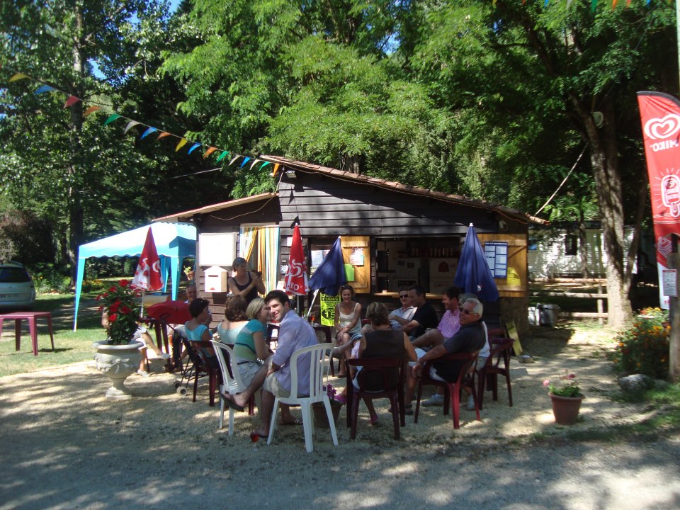 Camping d'Auberoche Aquitaine - Verandering visuel 2/8 Camping d'Auberoche Aquitaine - Verandering visuel 2/8