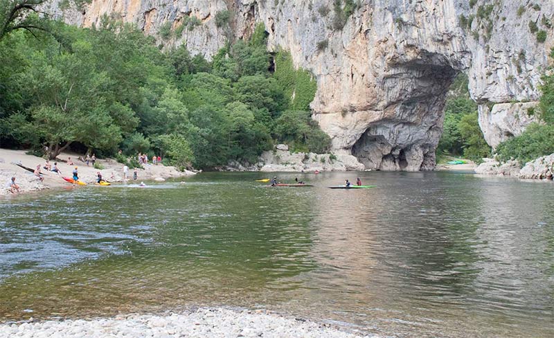 La Plage Fleurie Rhône-Alpes - Vallon-Pont-d'Arc visuel 3/9 La Plage Fleurie Rhône-Alpes - Vallon-Pont-d'Arc visuel 3/9