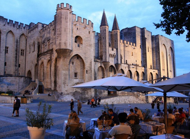 l'Art de Vivre Provence-Alpes-Côte d'Azur - Châteauneuf-du-Pape visuel 9/9 l'Art de Vivre Provence-Alpes-Côte d'Azur - Châteauneuf-du-Pape visuel 9/9