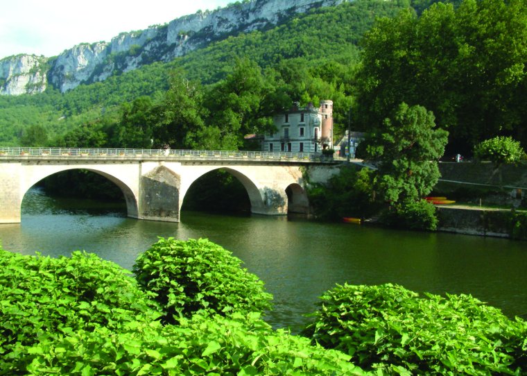 Les Gorges de l'Aveyron Midi-Pyreneën - Saint-Antonin-Noble-Val visuel 6/14 Les Gorges de l'Aveyron Midi-Pyreneën - Saint-Antonin-Noble-Val visuel 6/14