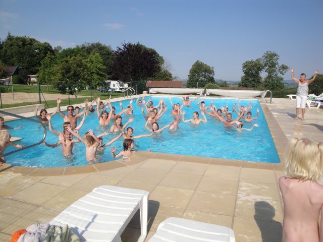 Camping Naturiste Domaine De La Gagere Bourgogne - Luzy visuel 2/8 Camping Naturiste Domaine De La Gagere Bourgogne - Luzy visuel 2/8