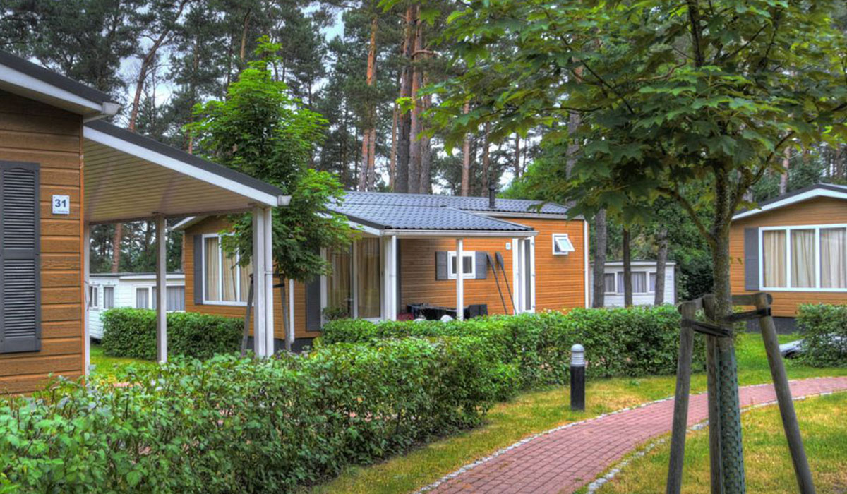 und Ferienpark Havelberge Mecklenburg-Vorpommern - Gebruikersin visuel 2/3 und Ferienpark Havelberge Mecklenburg-Vorpommern - Gebruikersin visuel 2/3
