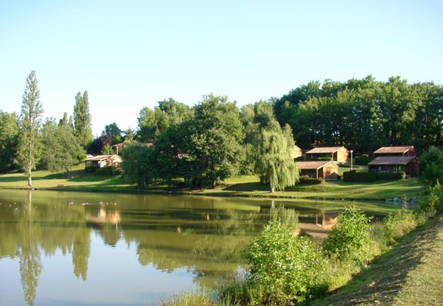 Village Vacances du Lac Midi-Pyreneën - Boulogne sur Gesse visuel 2/2 Village Vacances du Lac Midi-Pyreneën - Boulogne sur Gesse visuel 2/2