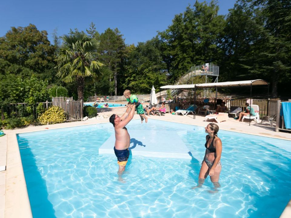 Camping Des Arcades Midi-Pyreneën - Saint-Pantaléon visuel 2/7 Camping Des Arcades Midi-Pyreneën - Saint-Pantaléon visuel 2/7