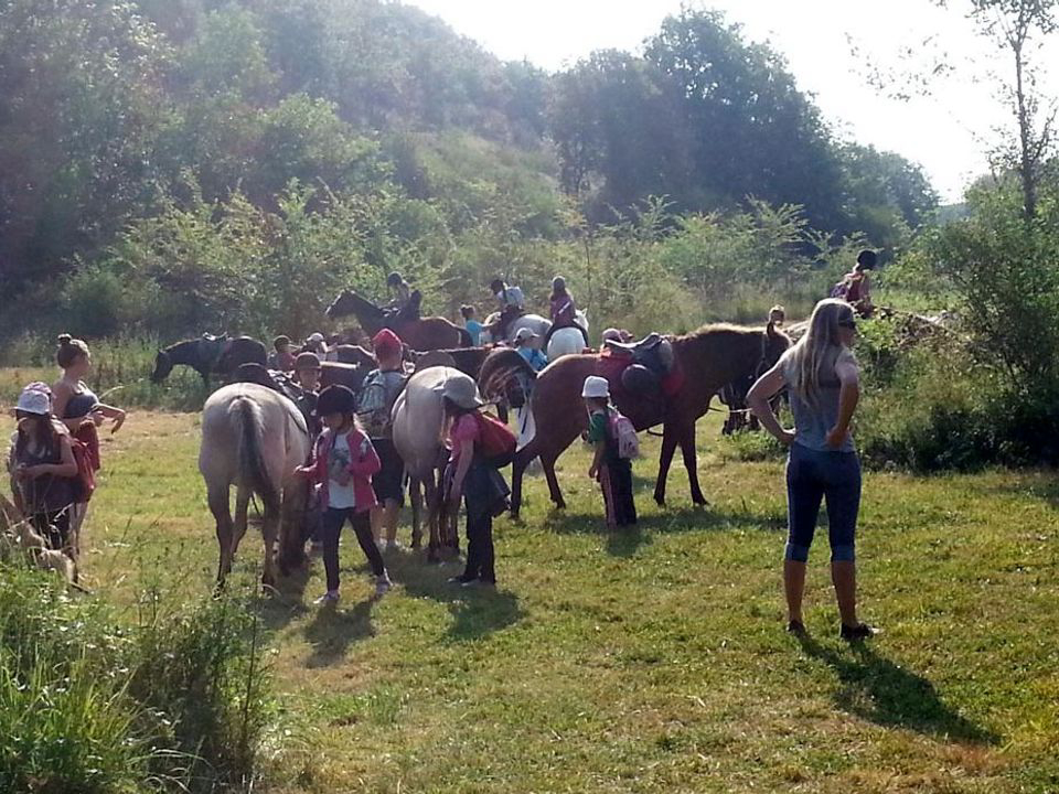 Camping Des Arcades Midi-Pyreneën - Saint-Pantaléon visuel 6/7 Camping Des Arcades Midi-Pyreneën - Saint-Pantaléon visuel 6/7