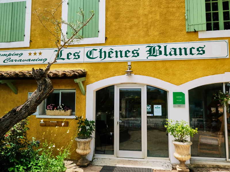 Domaine des Chênes Blancs Provence-Alpes-Côte d'Azur - Saint-Saturnin-lès-Apt visuel 9/28 Domaine des Chênes Blancs Provence-Alpes-Côte d'Azur - Saint-Saturnin-lès-Apt visuel 9/28