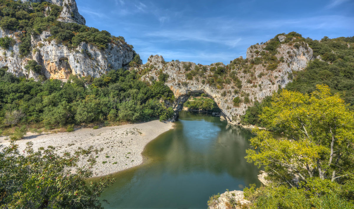 Rives d'Arc Rhône-Alpes - Vallon-Pont-d'Arc visuel 2/19 Rives d'Arc Rhône-Alpes - Vallon-Pont-d'Arc visuel 2/19