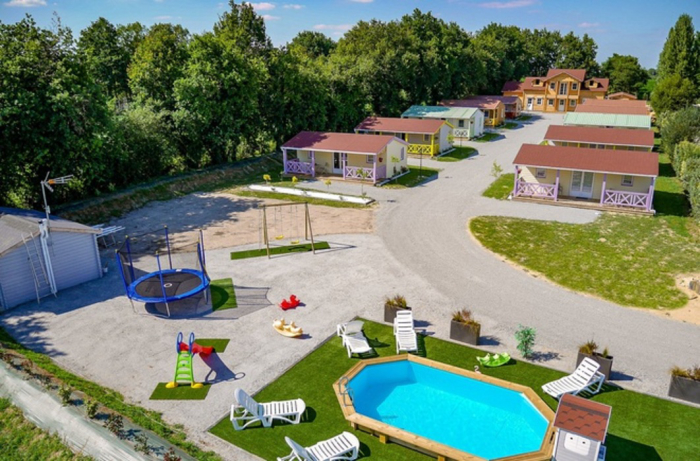 Camping Village de gîtes Dallas en Vendée - Sallertaine