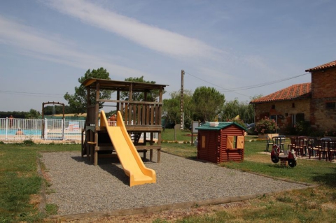 Camping Les Aillos - Domaine Naturiste - Caraman