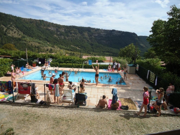 Camping Les Chenes - Vesseaux